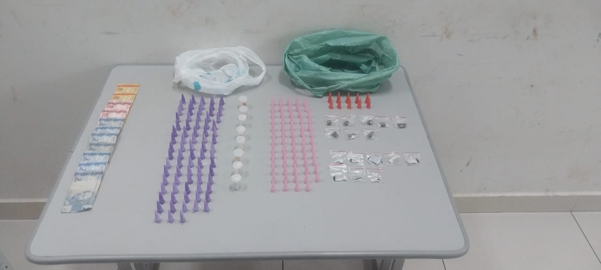 PM prende homem com drogas e dinheiro em ponto conhecido de tráfico no Jardim São Rafael ll