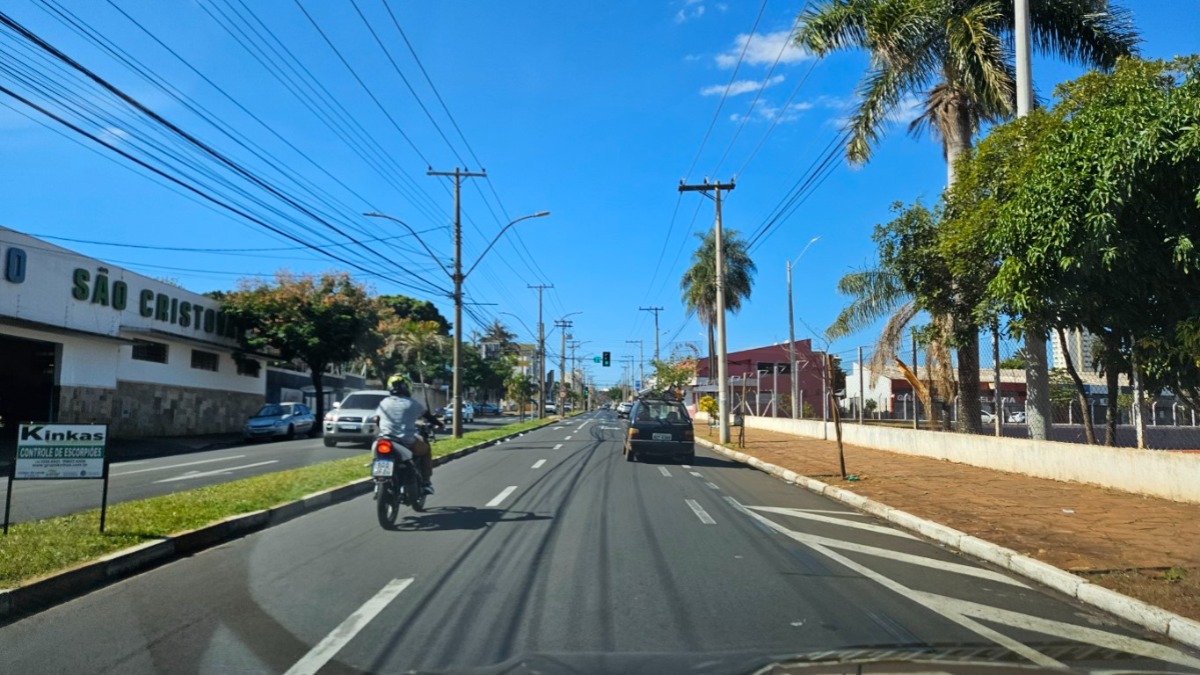 Tempo firme e céu nublado marcam início do ano em Araraquara