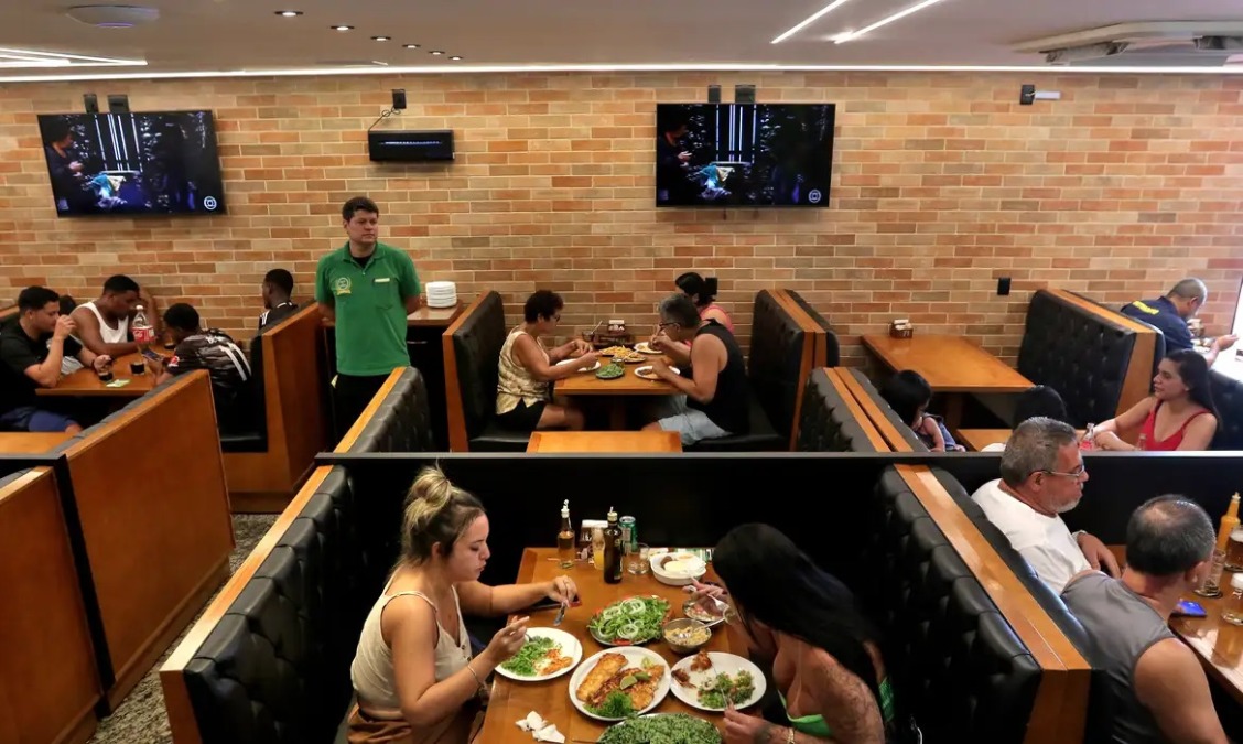 PAT Araraquara divulga 32 vagas de emprego em restaurantes, vendas e no setor agrícola
