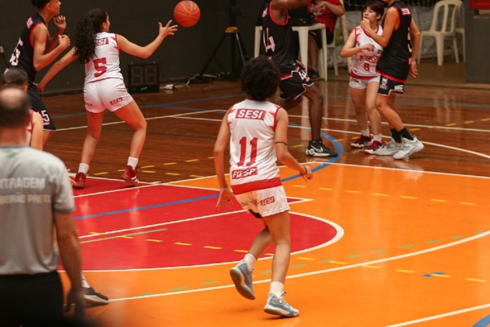 SESI Araraquara abre treino para captar novas atletas do basquete; saiba como participar