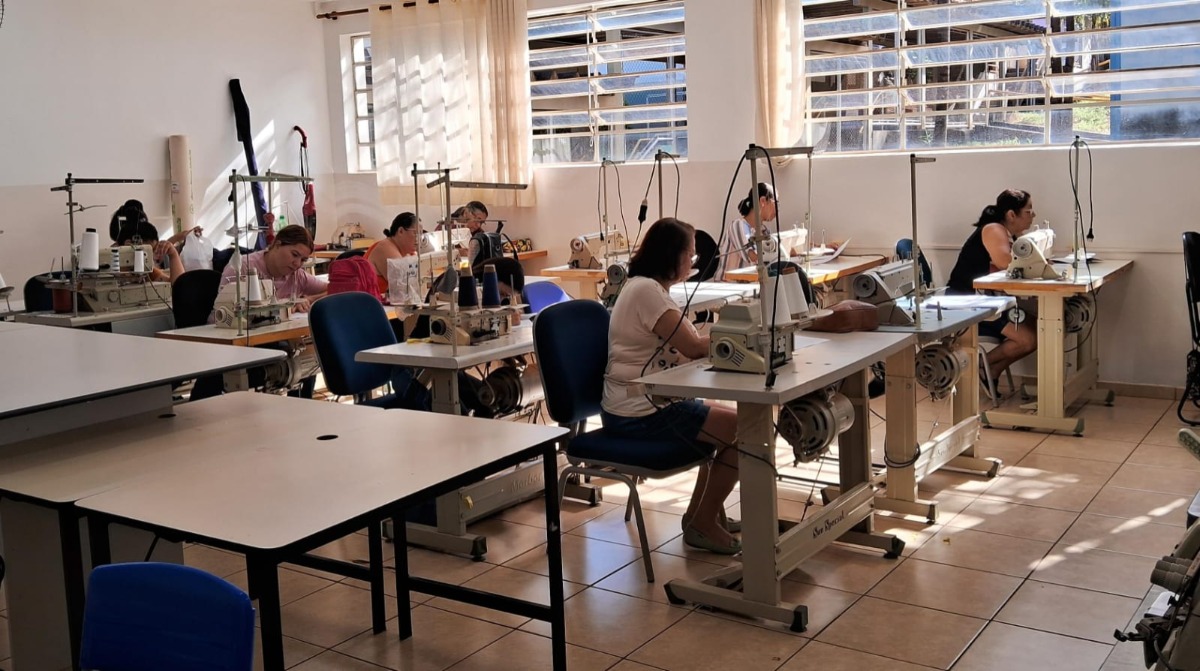 SENAI abre inscrições para cursos gratuitos de costura em duas cidades da região
