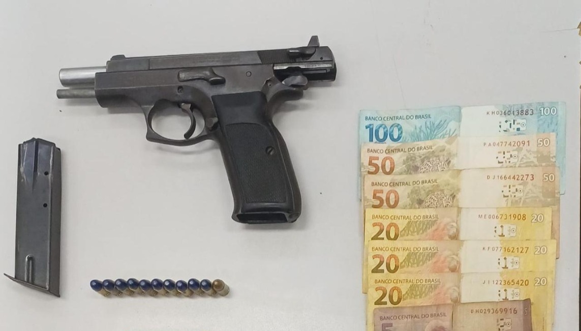 Homem é preso pela PM com arma de fogo na Avenida Manoel de Abreu