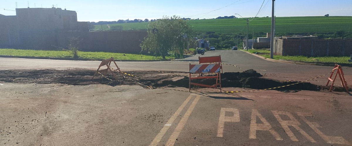 Como tá seu bairro? Buracos deixados pelo DAAE revoltam moradores do Alamedas 2