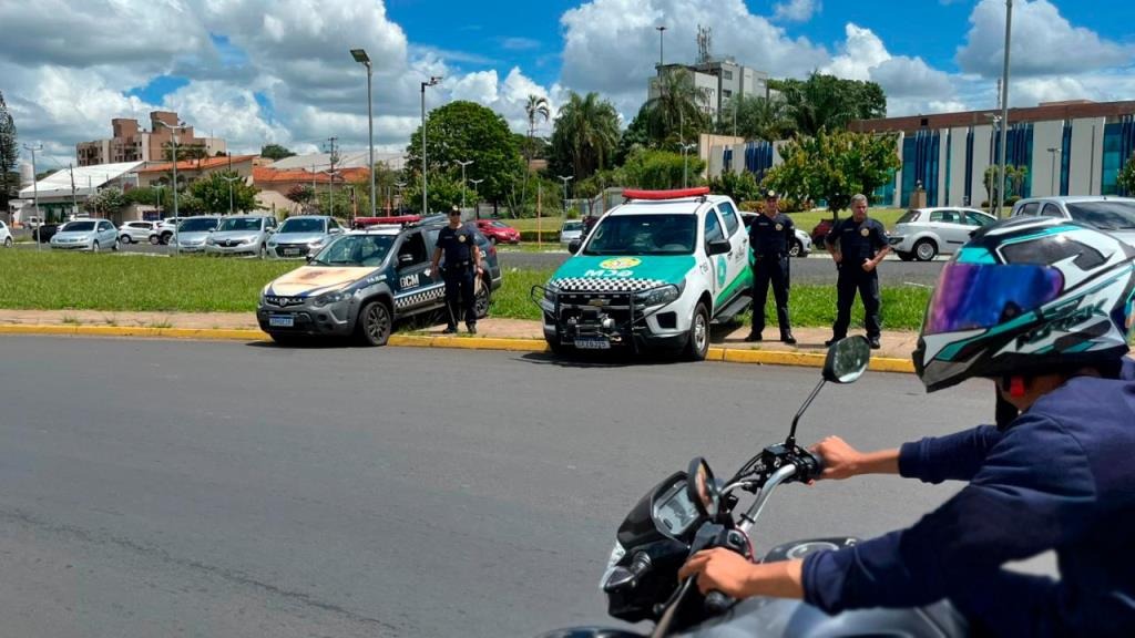 Guardas municipais passam a fiscalizar o trânsito e aplicar multas na região
