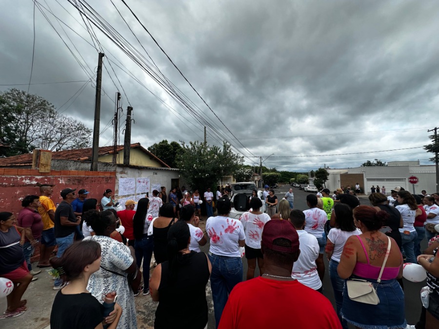 Passeata marca luto e protesto pela morte de Maria Aparecida em BES