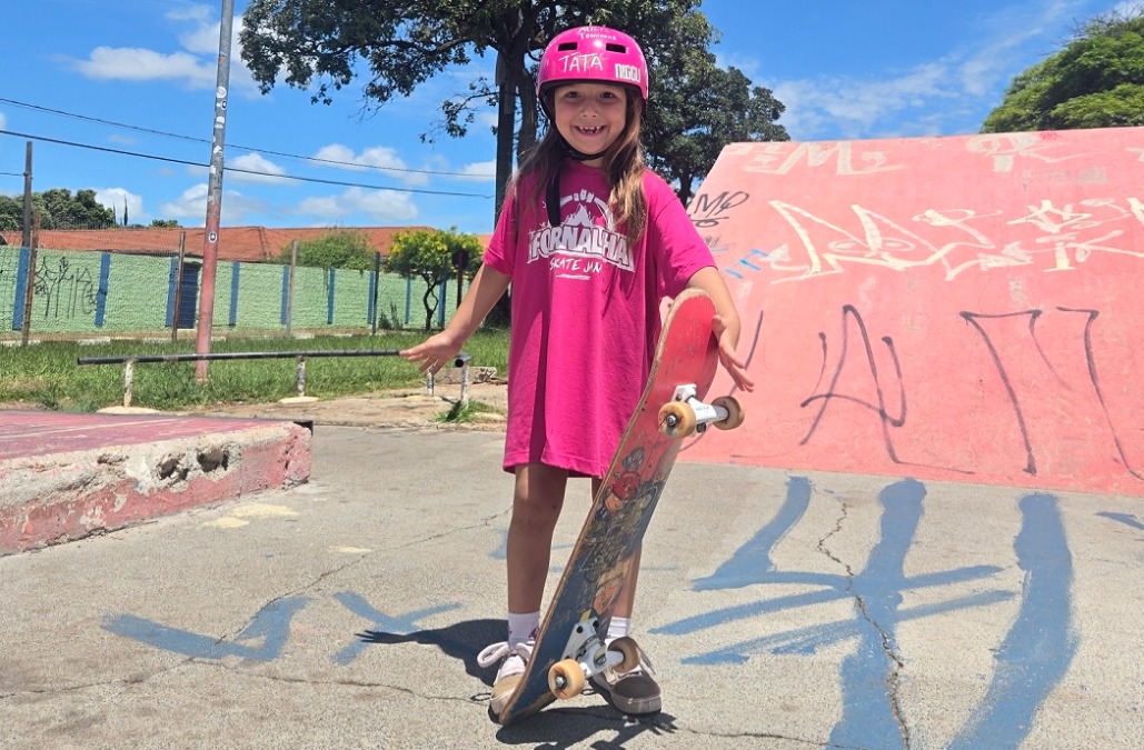‘Skate é para todos’: Catarina, de 5 anos, se destaca nas pistas e quebra estereótipos em Araraquara