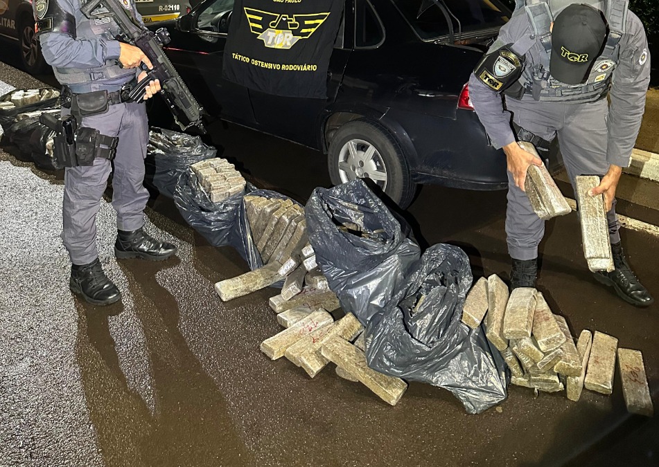 Jovem de Araraquara é preso pelo TOR com mais de 200 tijolos de maconha na SP-294 em Avaí