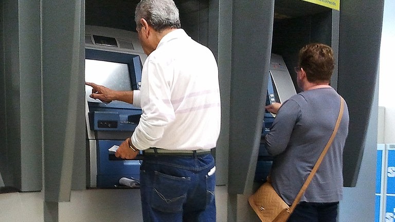 INSS antecipa pagamento para aposentados e pensionistas nesta quinta; confira o calendário