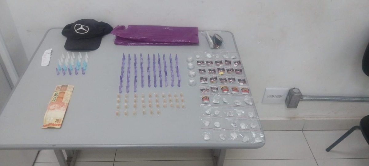 Homem é preso com quase 200 porções de drogas próximo à escola estadual em Araraquara