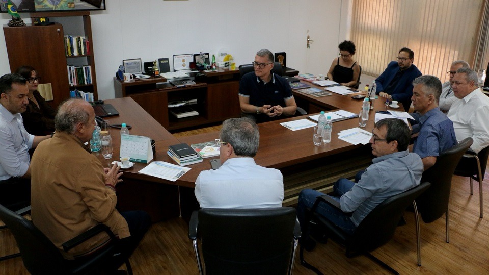 Santa Casa de Araraquara discute ampliação do SUS em reunião com prefeito