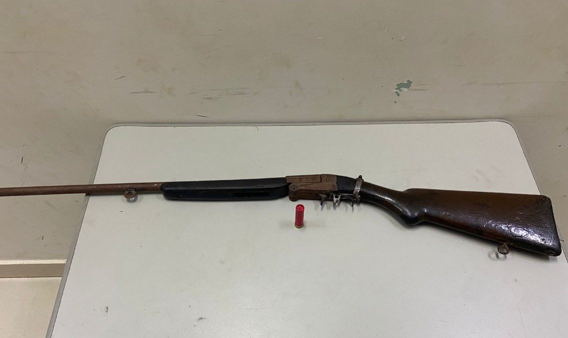Espingarda é encontrada entre vagões de trem e apreendida pela PM na Vila Xavier
