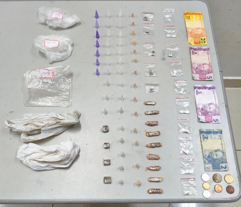 GAT da GCM prende jovem com drogas e dinheiro em área de mata no Jardim Iguatemi