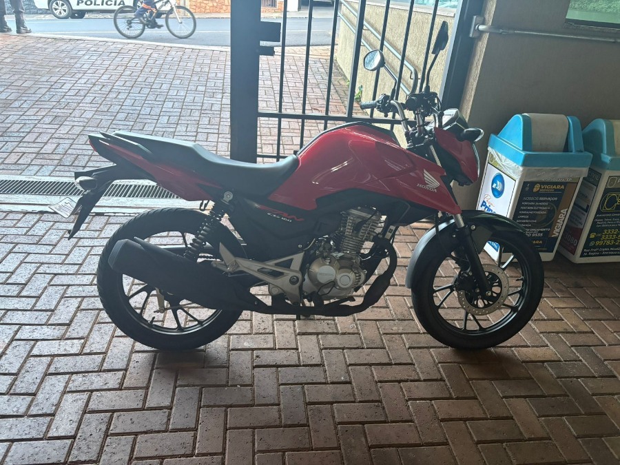PM prende ladrão e recupera moto furtada após tentativa de fuga no Jardim Arco-Íris