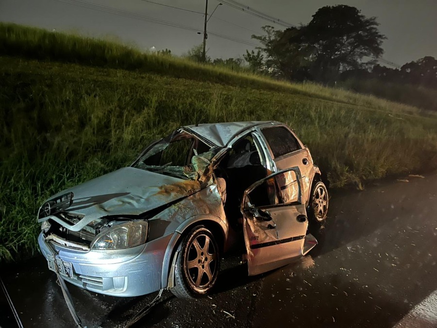 Motorista vítima de capotamento na SP-310 segue internado em Araraquara