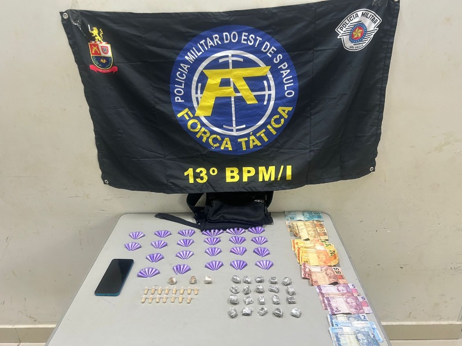 Jovem é preso pela Força Tática com pochete cheia de drogas e dinheiro no Hortência