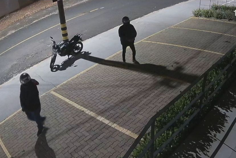 VÍDEO: Gangue do quebra-vidro age novamente e causa prejuízo de mais de R$ 40 mil na Vila Harmonia