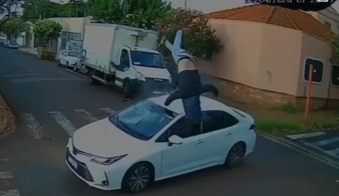 Motociclista fica gravemente ferido em acidente no Centro de Araraquara