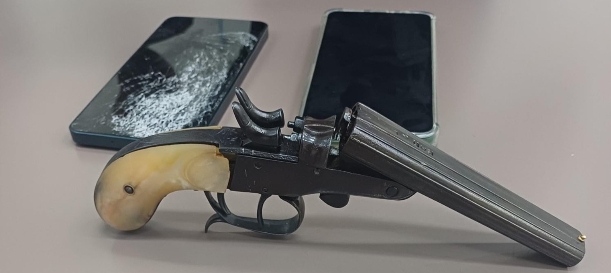 Trio é detido com arma após ameaça e desacato em Araraquara