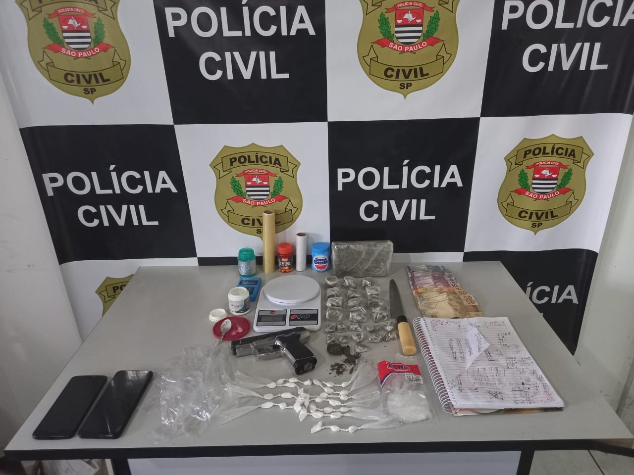 Polícia prende dois após roubo em distribuidora de bebidas no Parque das Laranjeiras