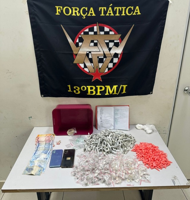 Jovem é preso pela Força Tática com grande quantidade de drogas no Jardim Paraíso