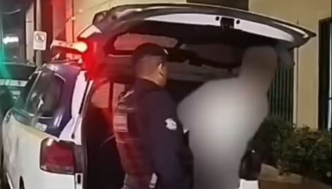 Homem é preso após destruir celular, chutar moto e agredir ex-companheira em Araraquara