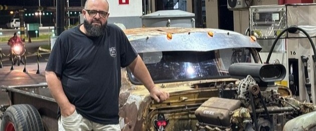 Após 10 anos de trabalho, ferroviário coloca nas ruas carro construído com as próprias mãos em Araraquara