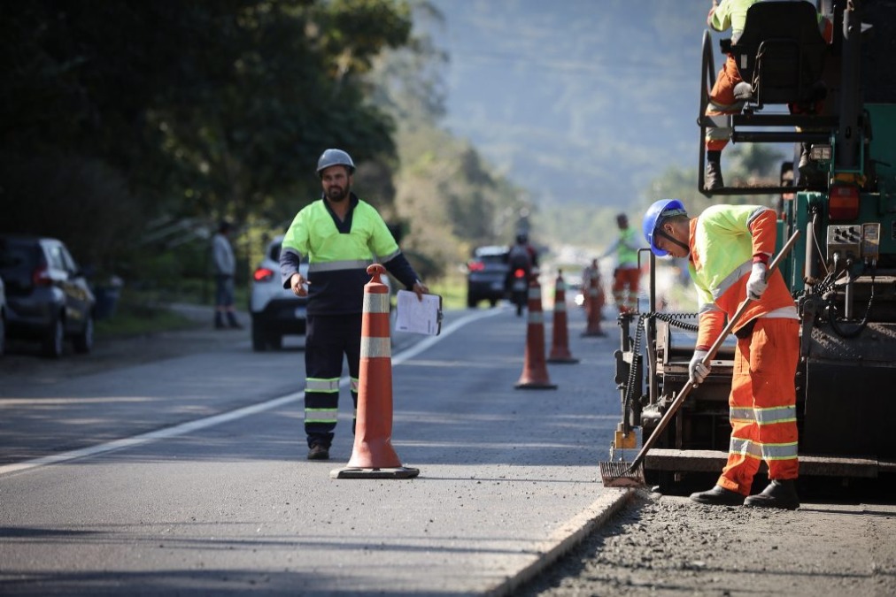 PAT abre 50 vagas de emprego em Araraquara; área de pavimentação concentra contratações