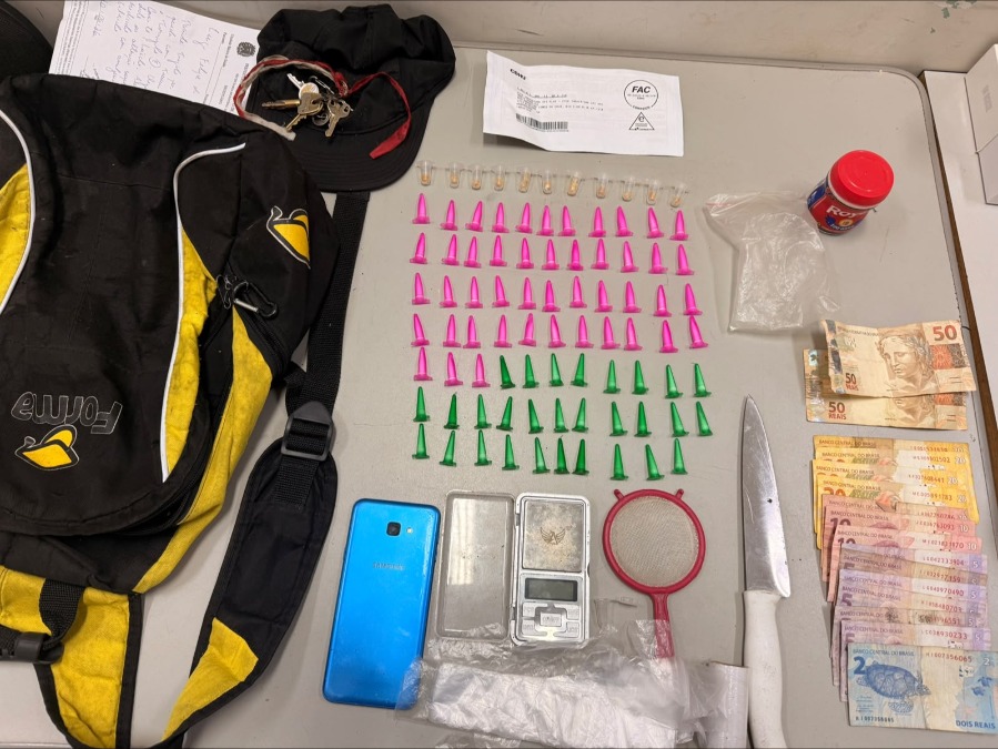 Procurado por tráfico e associação é preso pela PM com drogas e dinheiro no Jardim Biagioni