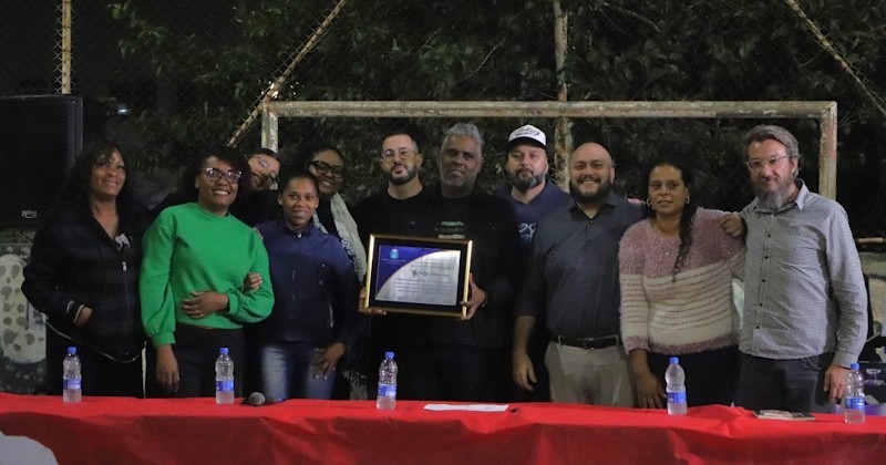 Coletivo Bases é homenageado por trabalho que transformou vidas nos Oitis e Valle Verde