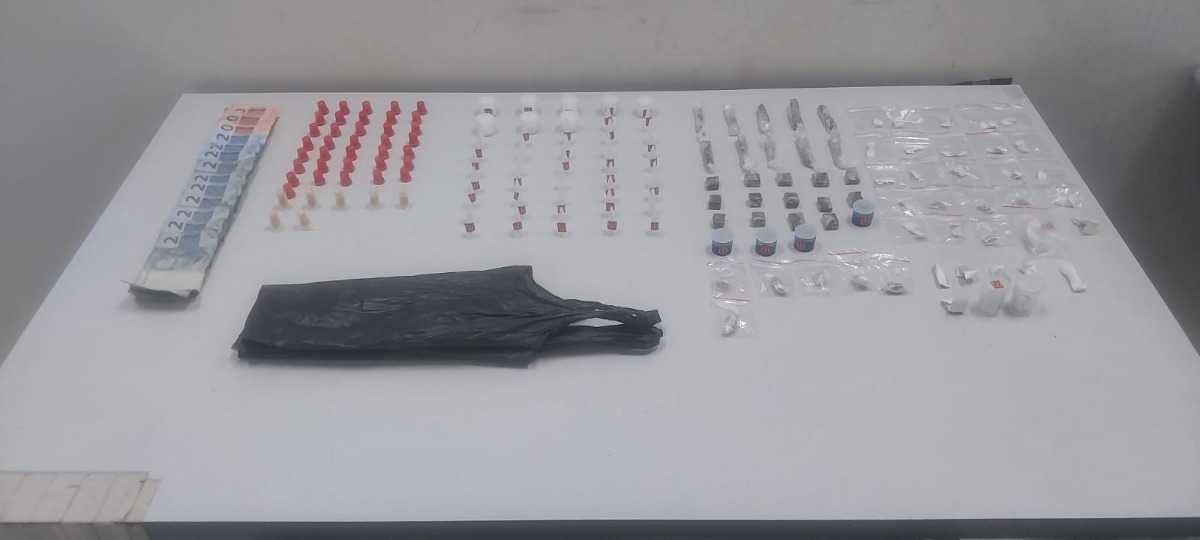 Adolescente de 12 anos é detido pela PM com cocaína, crack, dry e dinheiro no Valle Verde