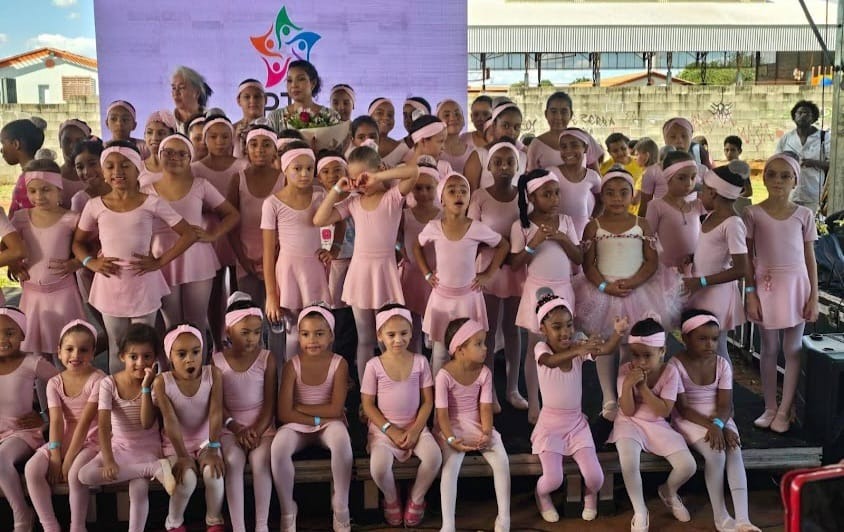 Projeto de balé gratuito da Zona Norte atende 60 crianças em Araraquara e busca apoio para continuar