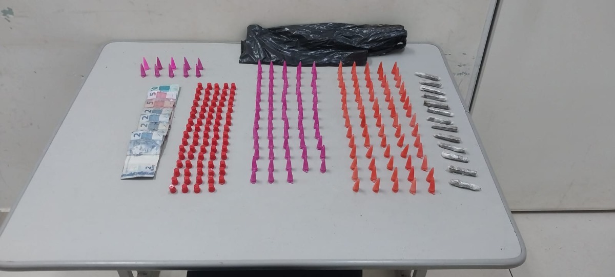 Jovem é preso pela PM com mais de 230 porções de drogas no Jardim São Rafael ll