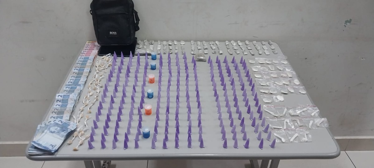 Adolescentes são detidos pela PM com grande quantidade de drogas e dinheiro no Parque São Paulo