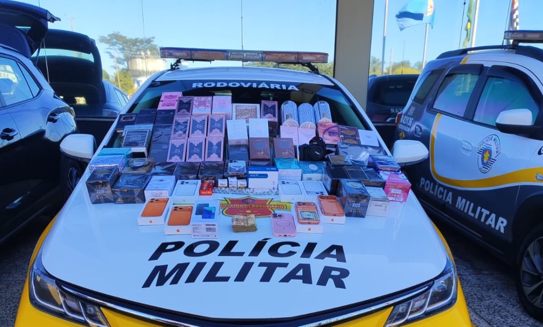VÍDEO: Polícia Rodoviária intercepta carro com carga de contrabando e prende quatro homens na SP-255 em Santa Lúcia