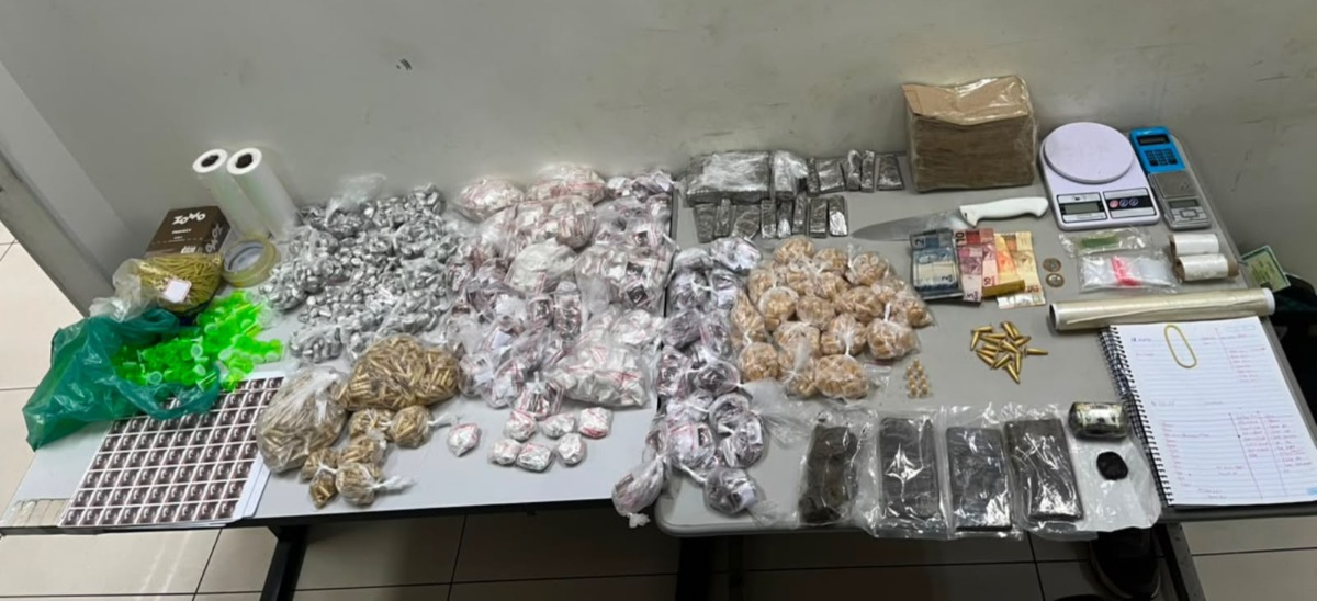 VÍDEO: BAEP apreende quase 4,5 kg de drogas e prende homem por tráfico no Valle Verde