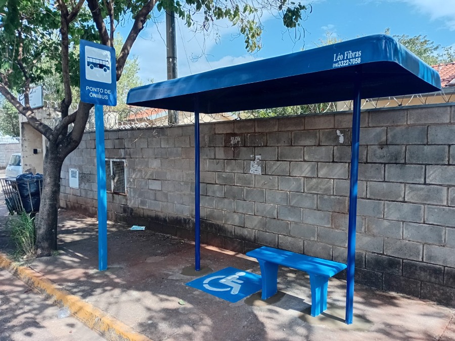 Moradores da Vila Dignidade voltam a contar com ponto de ônibus após indicação dos vereadores Cristiano da Silva e Marcelinho Gurgel