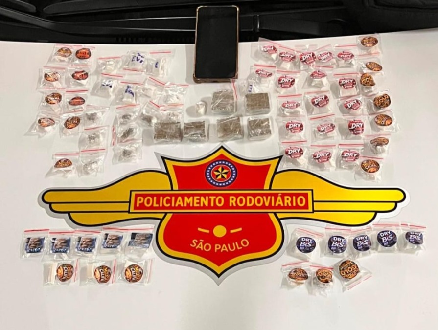 VÍDEO: Motociclista é preso pela Polícia Militar Rodoviária com drogas no acesso á SP-255 em Araraquara