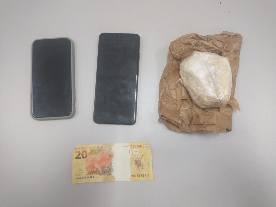 Dupla é presa pela PM com pedra bruta de crack após perseguição em Gavião Peixoto