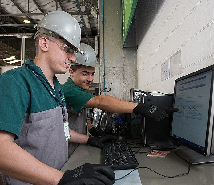 Empresa de Araraquara abre vagas para operador de máquinas leves sem experiência