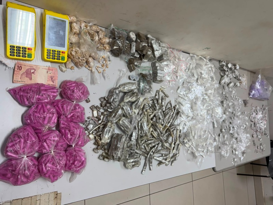 VÍDEO: Canil do BAEP prende jovem com mais de 2,2 mil porções de drogas no Residencial dos Oitis
