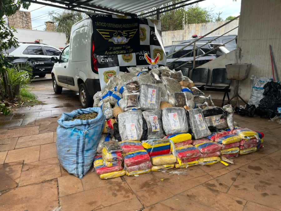 VÍDEO: Operação conjunta apreende quase 500 kg de drogas e prende trio na SP-310 em Ibaté