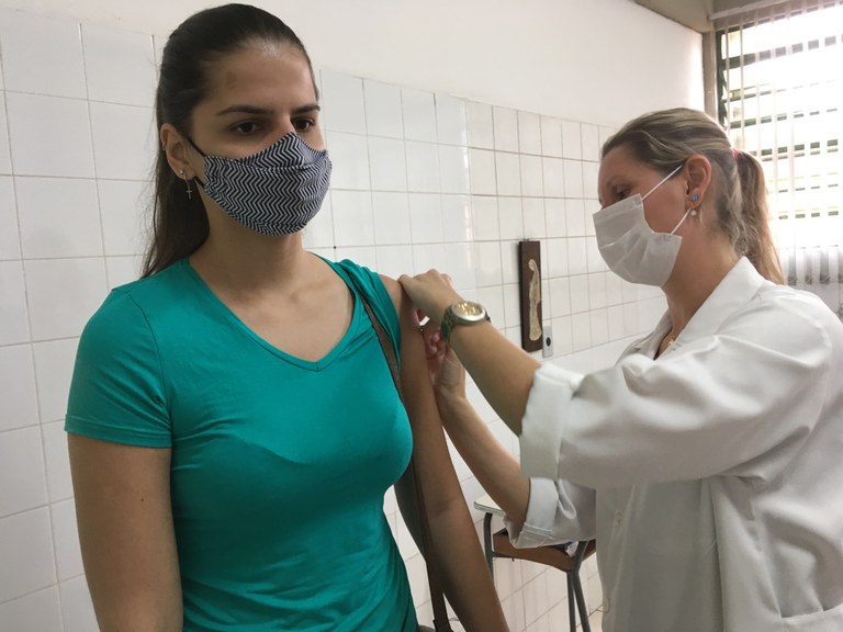 Profissionais liberais serão vacinados contra o coronavírus nesta quinta-feira (11)