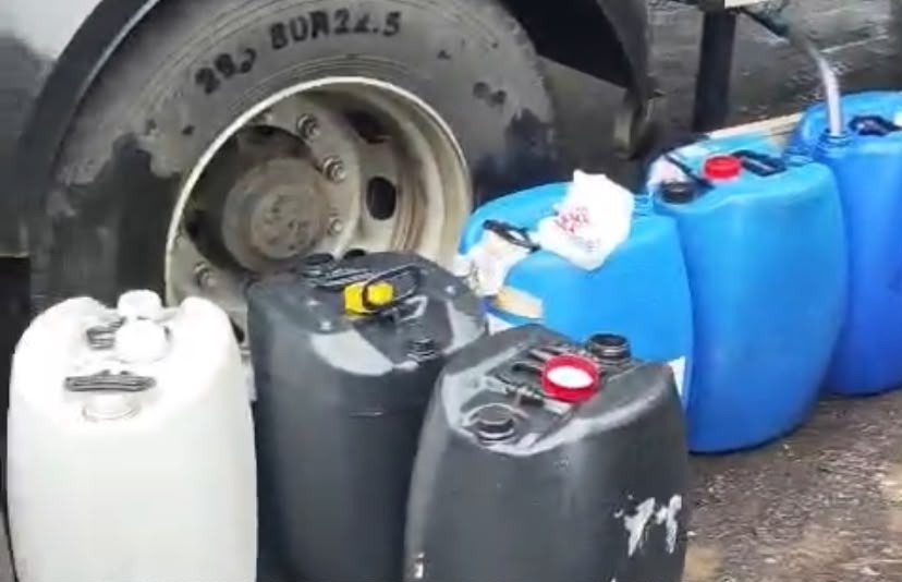 VÍDEO: TOR prende trio furtando combustível de caminhão-tanque na SP-310 em Ibaté
