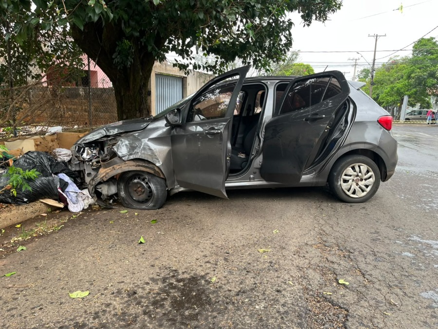 VÍDEO: Detento não volta de saidinha, rouba salão de beleza, bate carro durante fuga e acaba preso pela PM em Américo