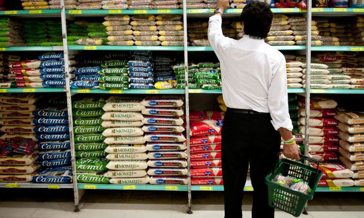 Ipea aponta inflação de 6,22% para as famílias mais pobres em 2020