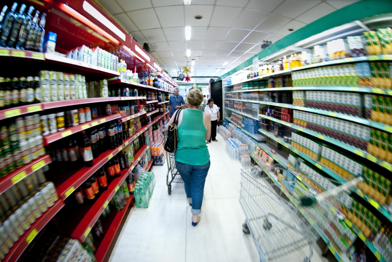 Sem conseguir atender clientes, mercados cancelam compras e negam novos pedidos