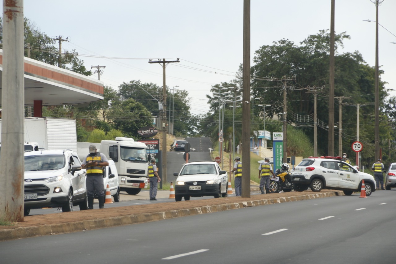 Força-tarefa aborda 655 motoristas nesta sexta (26)