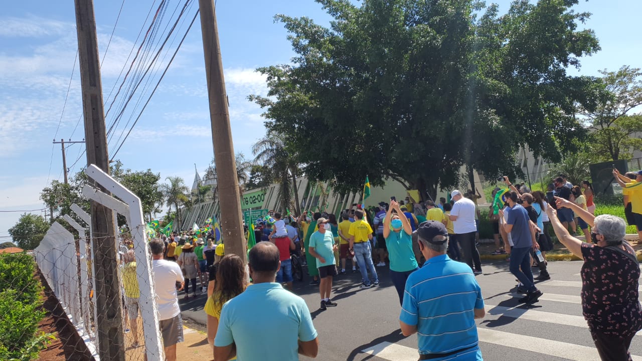 Veja imagens da manifestação de hoje em Araraquara