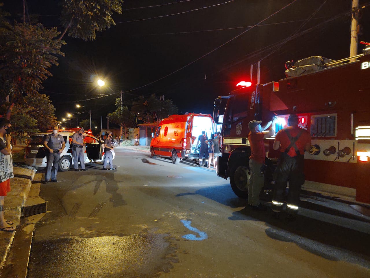 Idosa precisa ser socorrida após incêndio em residência no Vale Verde