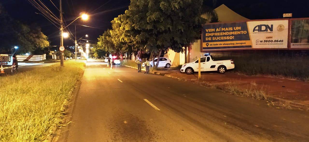 Bloqueios da Prefeitura abordam 138 veículos em circulação após 20 horas
